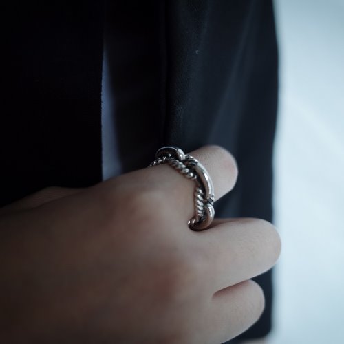 Twisted Mixed Chain Ring